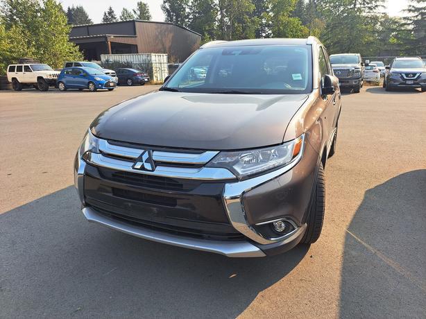 2017 Mitsubishi Outlander image 1