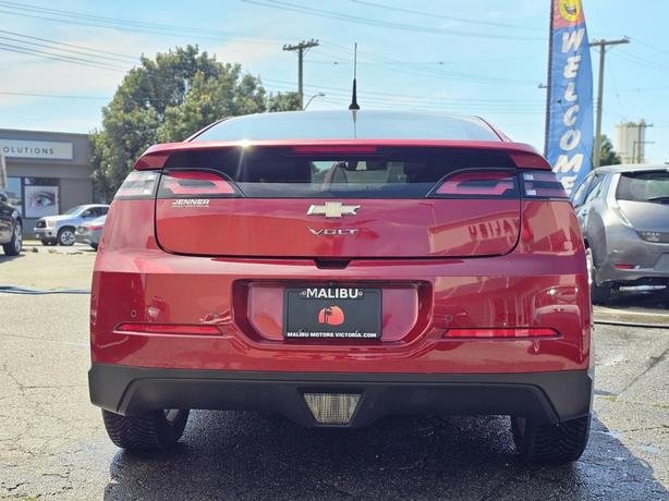 2013 Chevrolet Volt Hatchback image 3