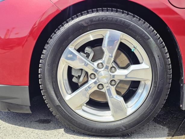 2013 Chevrolet Volt Hatchback image 5