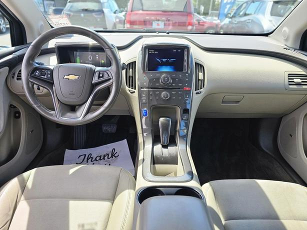 2013 Chevrolet Volt Hatchback image 6