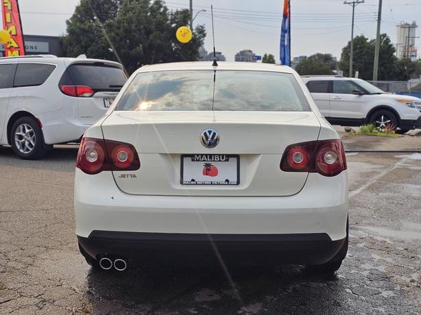 2008 Volkswagen Jetta 4dr I5 Man Trendline image 3