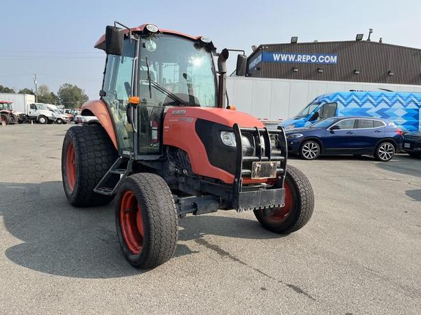 2014 Kubota M7060 Farm Tractor 4 wheel drive Diesel image 8