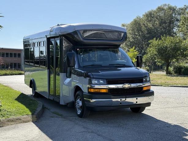 2019 Chevrolet Express 4500 22-Passenger Wheelchair Accessible Bus image 2