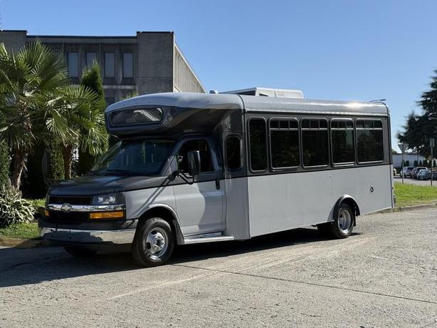 2019 Chevrolet Express 4500 22-Passenger Wheelchair Accessible Bus image 5