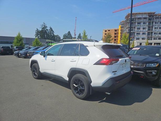 2021 Toyota RAV4 XLE AWD | No Reported Accidents | One Owner! image 4
