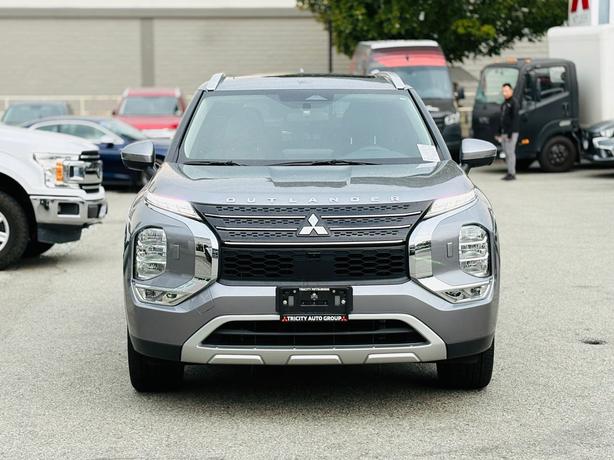 2023 Mitsubishi Outlander image 3