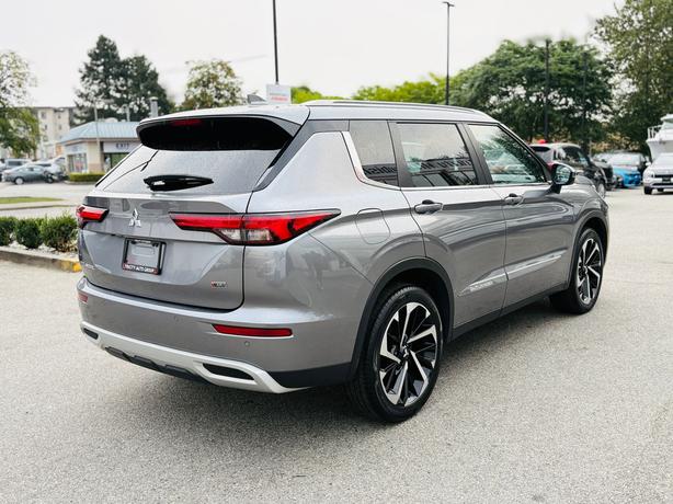 2023 Mitsubishi Outlander image 6