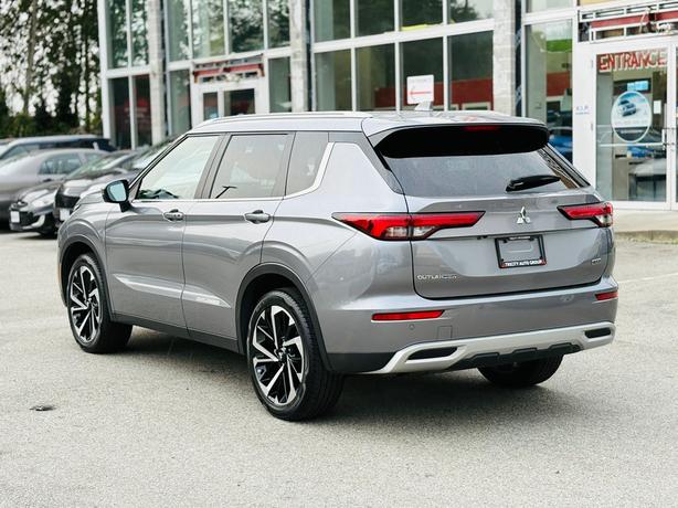 2023 Mitsubishi Outlander image 8