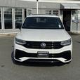 2023 Volkswagen Tiguan R-Line Black -Rain Sensing Wipers & Power Moonroof thumbnail image 3