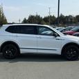 2023 Volkswagen Tiguan R-Line Black -Rain Sensing Wipers & Power Moonroof thumbnail image 5