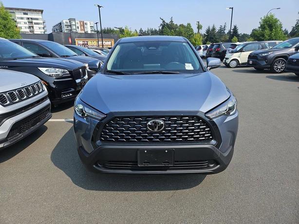 2023 Toyota Corolla Cross LE image 2