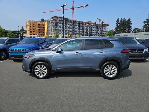 2023 Toyota Corolla Cross LE image 3