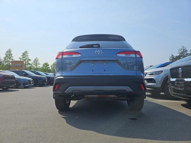 2023 Toyota Corolla Cross LE image 5