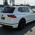 2023 Volkswagen Tiguan R-Line Black -Rain Sensing Wipers & Power Moonroof thumbnail image 6