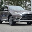 2017 Mitsubishi Outlander thumbnail image 3
