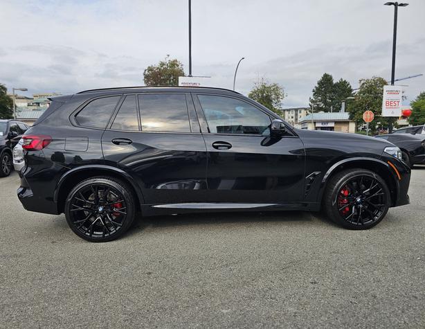 2022 BMW X5 M Competition Sports Activity Vehicle image 4