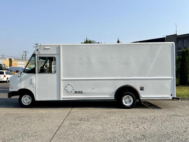 2012 Ford Econoline E450 Super Duty 16-Foot Cargo Step Van with Shelving image 6