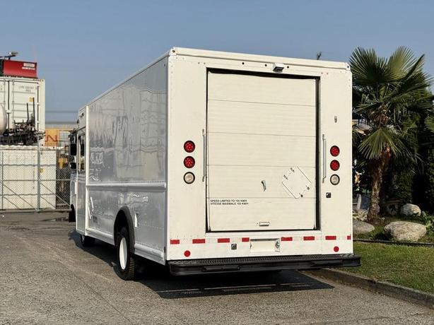 2012 Ford Econoline E450 Super Duty 16-Foot Cargo Step Van with Shelving image 8