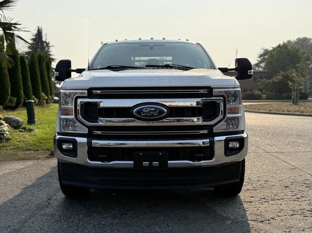 2021 Ford F-350 SD XLT 4X4 8-Foot Flat Deck Truck image 3