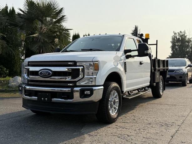 2021 Ford F-350 SD XLT 4X4 8-Foot Flat Deck Truck image 4