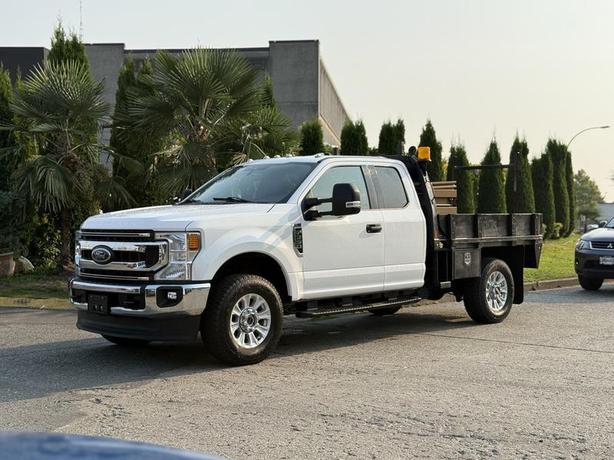 2021 Ford F-350 SD XLT 4X4 8-Foot Flat Deck Truck image 5