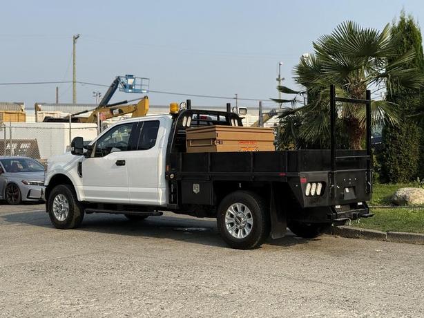 2021 Ford F-350 SD XLT 4X4 8-Foot Flat Deck Truck image 7