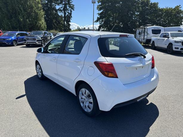 2017 Toyota Yaris LE image 3