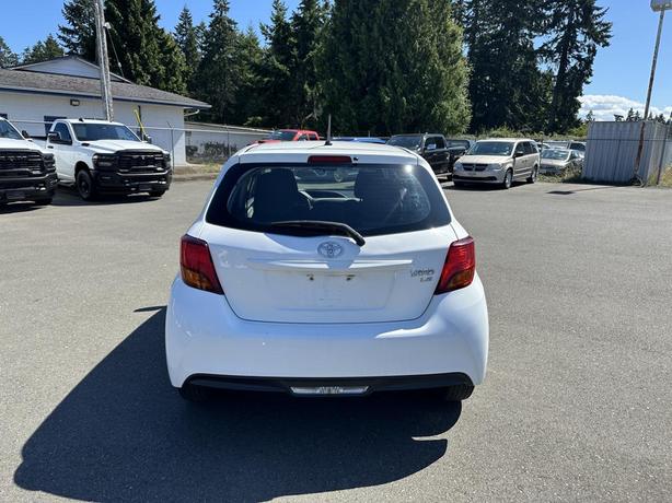 2017 Toyota Yaris LE image 4