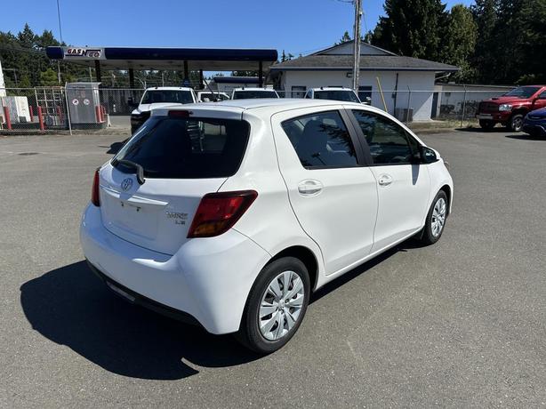 2017 Toyota Yaris LE image 5