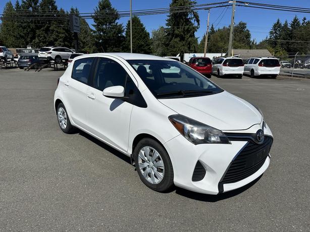 2017 Toyota Yaris LE image 7