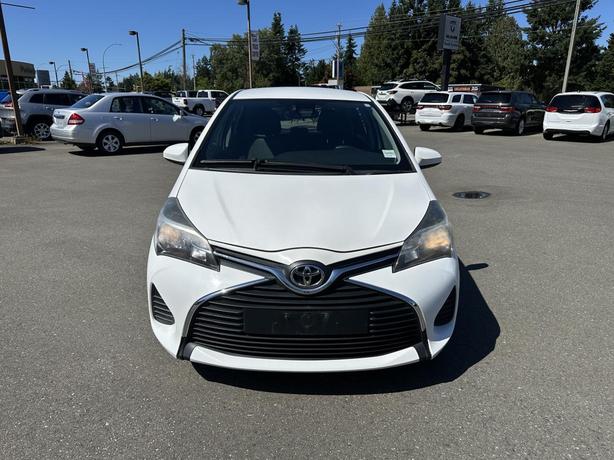 2017 Toyota Yaris LE image 8