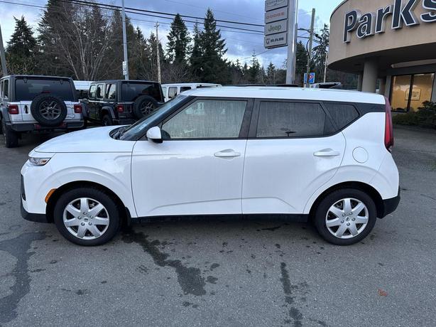 2021 Kia Soul LX image 2