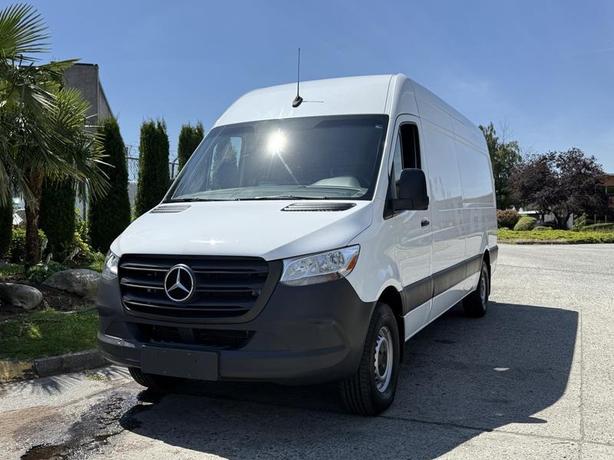 2019 Mercedes-Benz Sprinter 2500 High Roof Cargo Van Diesel 170-inch Wheelbase w image 4