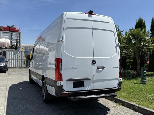 2019 Mercedes-Benz Sprinter 2500 High Roof Cargo Van Diesel 170-inch Wheelbase w image 8