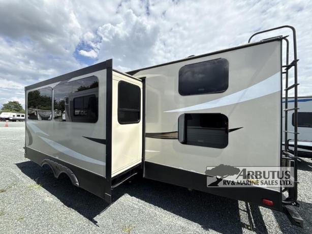 Used 2018 Keystone RV Cougar X-Lite 29BHS image 4
