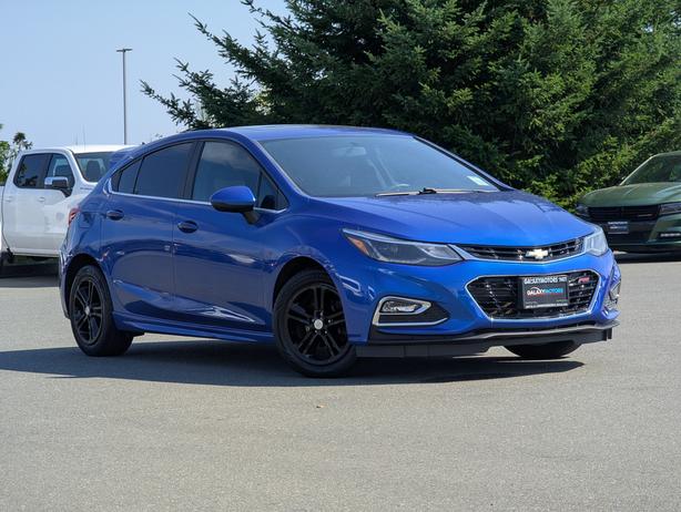 2017 Chevrolet Cruze LT - Heated Seats, Sunroof, 6-Speed Manual image 5