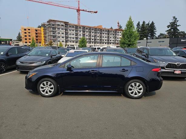 2022 Toyota Corolla LE CVT | Front Collision Mitigation | Bluetooth Connectivity image 3