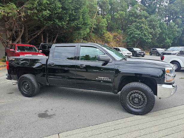 2016 Chevrolet  Silverado 1500 LT image 2