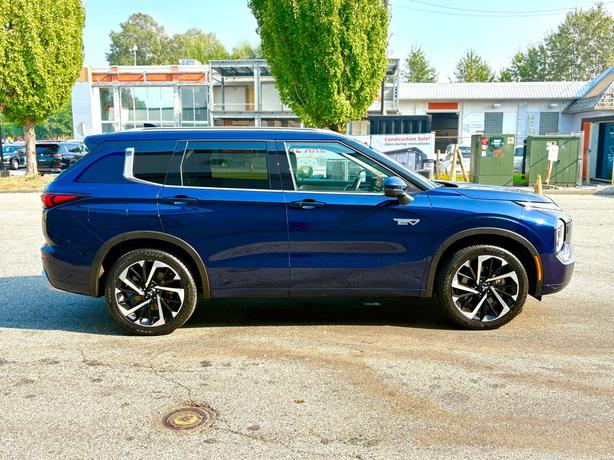 2024 Mitsubishi Outlander PHEV image 4