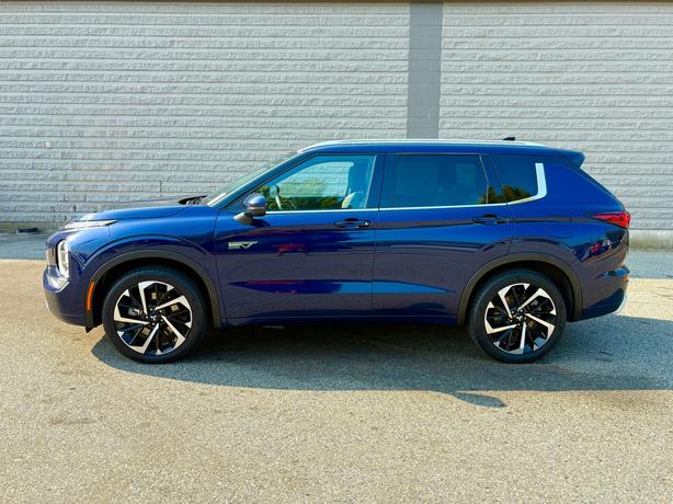 2024 Mitsubishi Outlander PHEV image 8