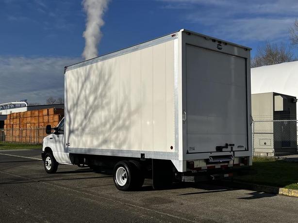 2019 Ford Econoline E450 16 Foot Cube Van With ramp image 7