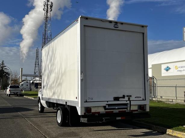 2019 Ford Econoline E450 16 Foot Cube Van With ramp image 8