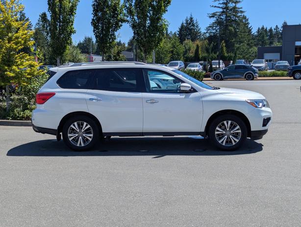 2020 Nissan Pathfinder SL - 4x4, No Accidents, Navigation, Sunroof image 5