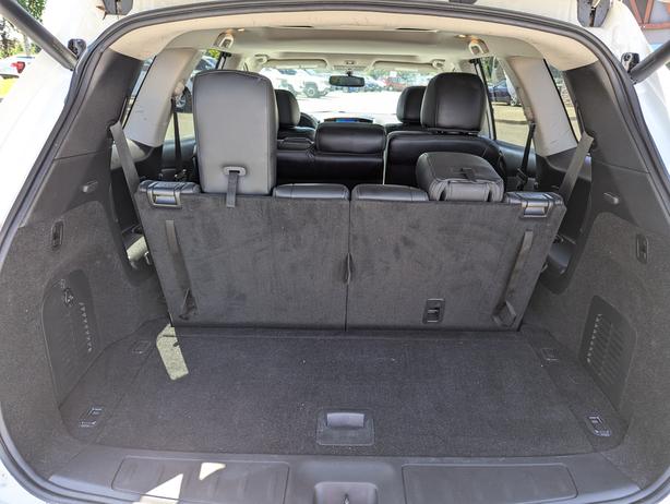 2020 Nissan Pathfinder SL - 4x4, No Accidents, Navigation, Sunroof image 8