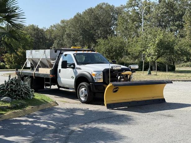 2011 Ford F-550 Dually Diesel 4X4 13-Foot Flat Deck Plow & Sander Truck image 1