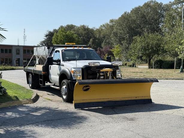 2011 Ford F-550 Dually Diesel 4X4 13-Foot Flat Deck Plow & Sander Truck image 2