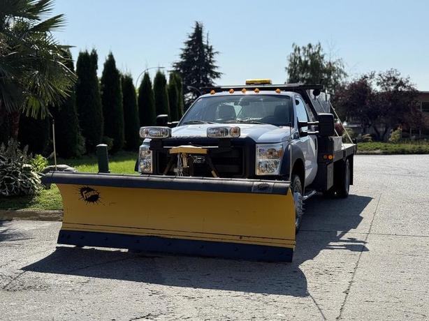 2011 Ford F-550 Dually Diesel 4X4 13-Foot Flat Deck Plow & Sander Truck image 4