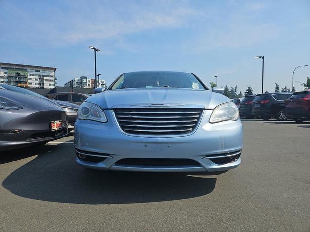 2012 Chrysler 200 4dr Sdn Touring | Keyless Entry | Cruise Control! image 2