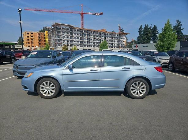 2012 Chrysler 200 4dr Sdn Touring | Keyless Entry | Cruise Control! image 3