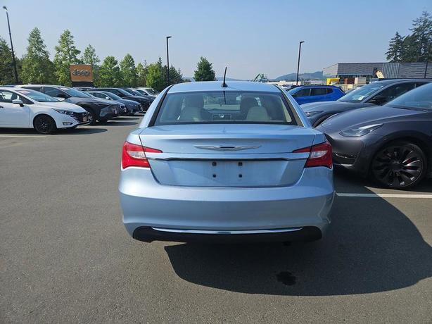2012 Chrysler 200 4dr Sdn Touring | Keyless Entry | Cruise Control! image 5